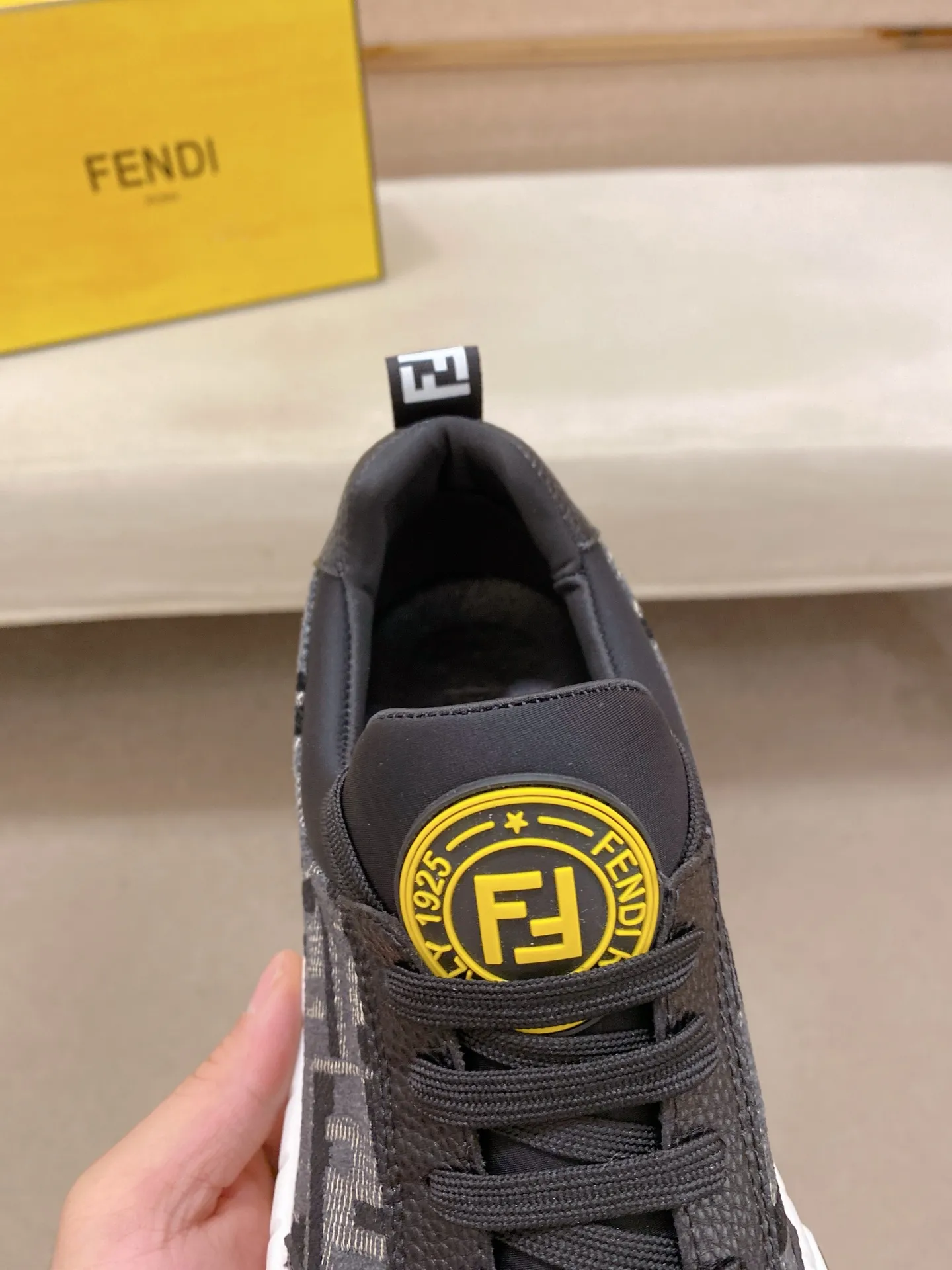 Men's men's shoes 442💰 (fendi) new style 👊🏻 upper 🇮🇹 imported cowhide fabric 🇩🇪 lining imported sheepskin lining. The original outsole is molded to highlight the identity of every man, and the upper foot is elegant and stable🚶🏻🚶🏻The high-end custom counters reproduce the original version📯No matter the wind or rain, the shoe last remains unchanged and can withstand the verification of time🔍️,🔵 Size: 38-44